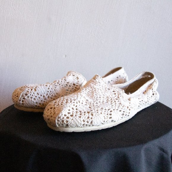 Tan string patterned flats